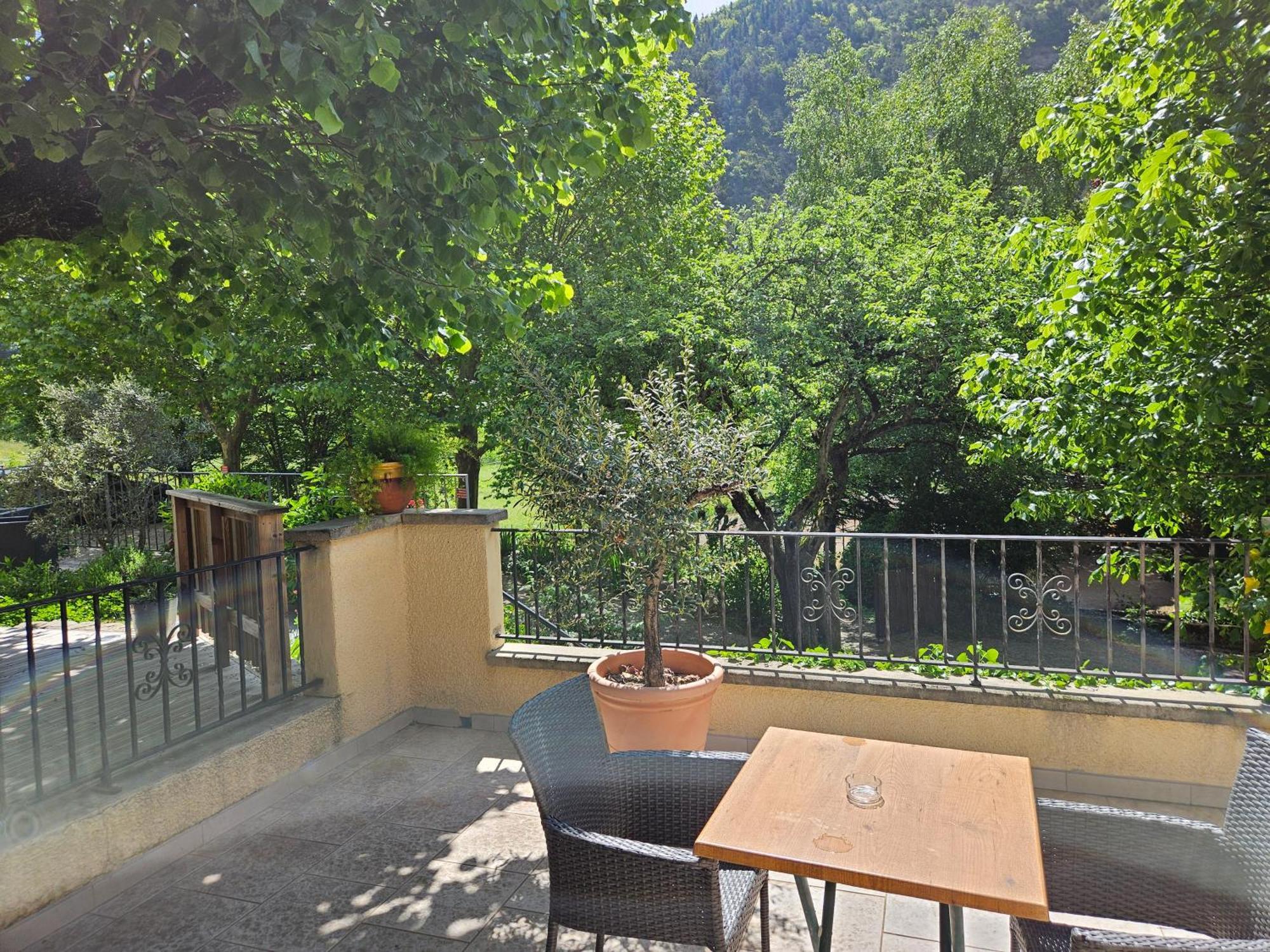 Hôtel Le Mont Barral Creyers Exterior foto